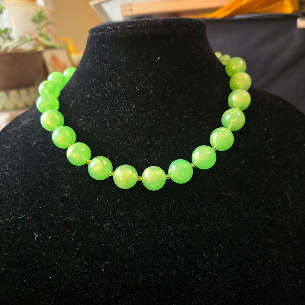 Vintage Green Jade Colored Plastic Pearlized Beaded Necklace